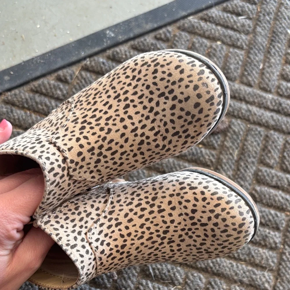 Cat & Jack Tan Leopard Print Kids Boots - Picture 3 of 9